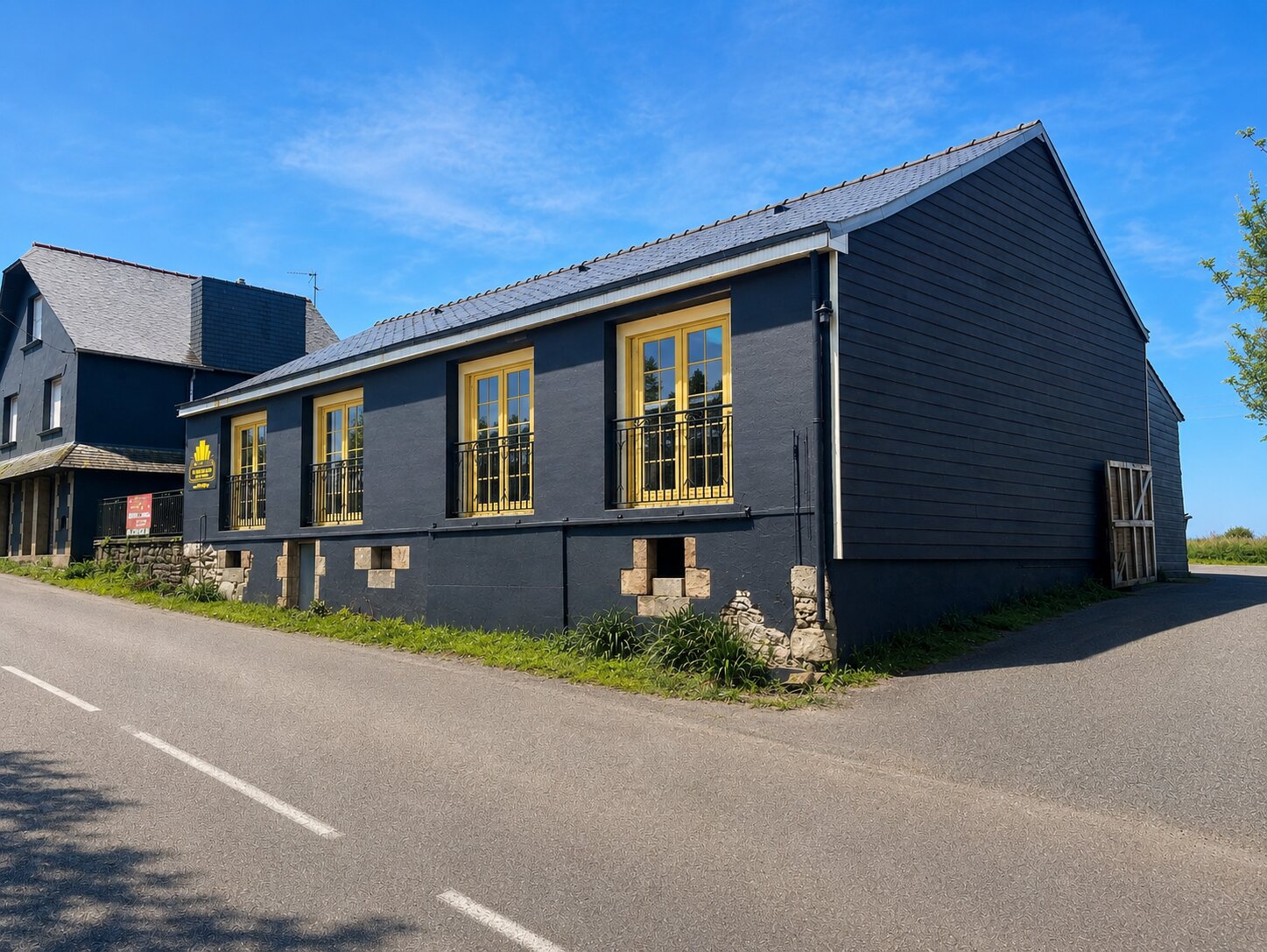 Façade extérieure de La Casa Negra à Langolen